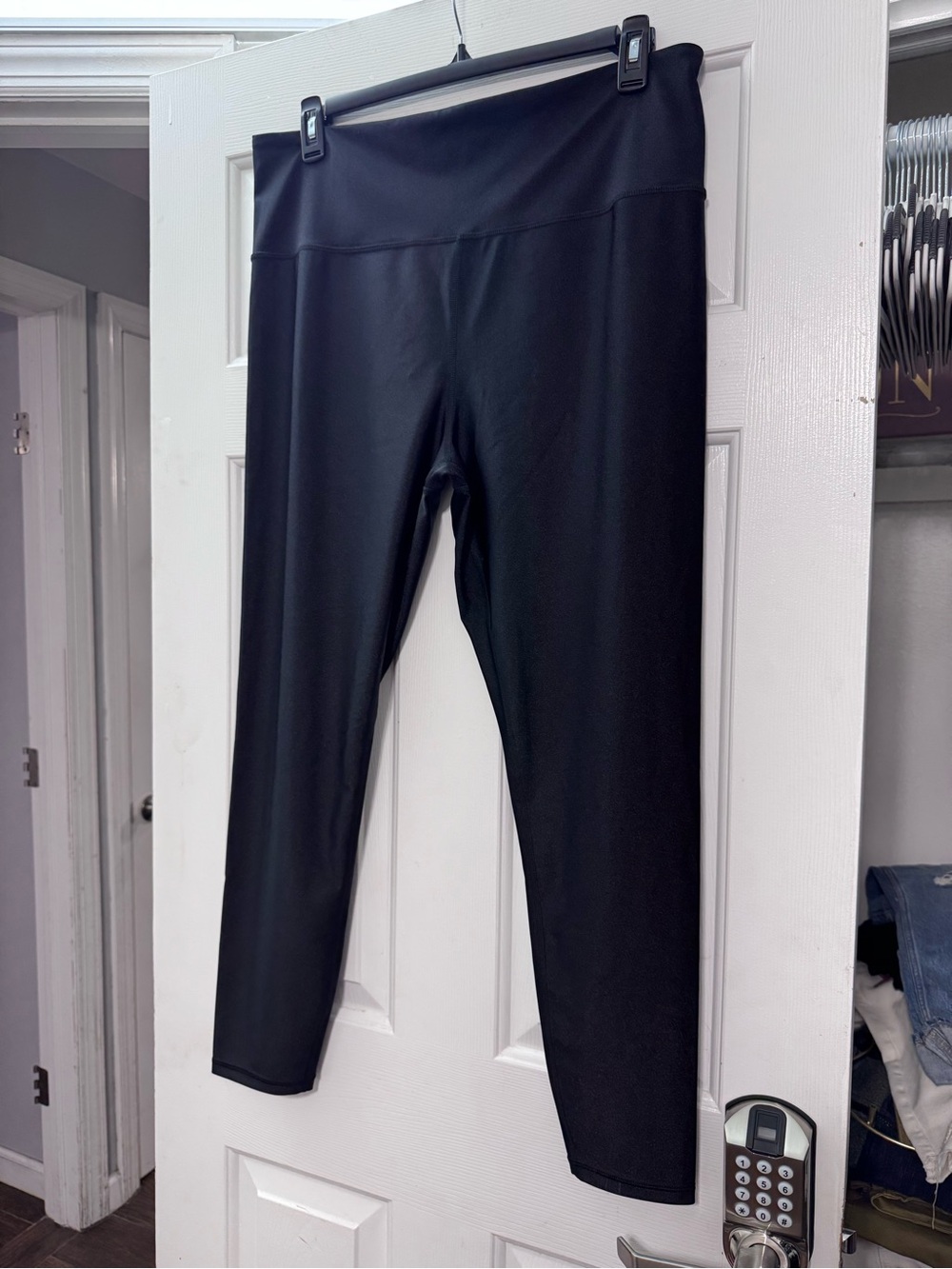 Athleta Elation Shine Tight Black - Picture 4 of 8